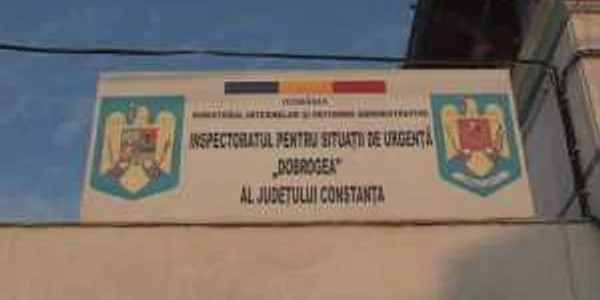 Pompierii au intervenit la ora 9.30 şi au spart uşa bărbatului