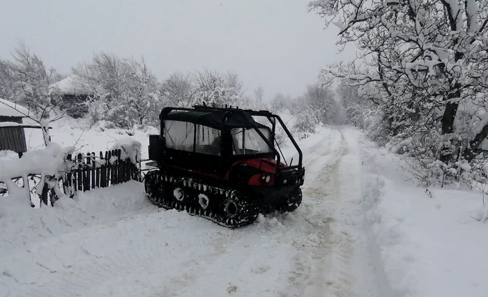 Bolnavii au fost transportați cu șenilata. SURSA ISU Buzău