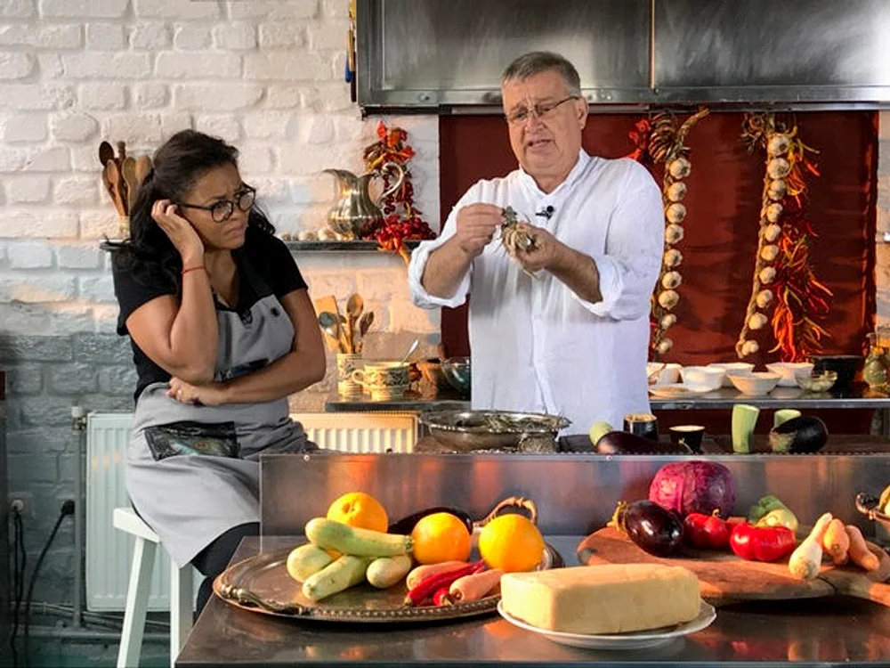 Reacția lui Nadine când l-a văzut pe Mircea Dinescu pregătit să prepare racii