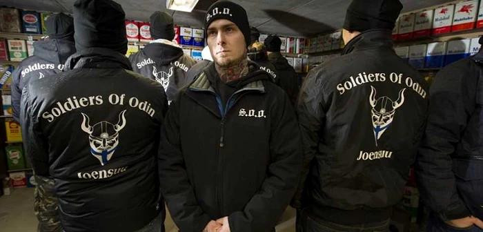 „Soldaţii lui Odin”, aşa cum se numesc, îşi doresc să îşi protejeze femeile şi copiii de violurile şi agresiunile cauzate de imigranţi, care au făcut înconjurul întregii Europe. FOTO Daily Mail