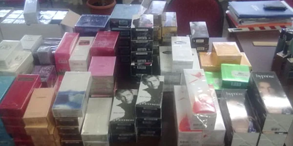 Parfumurile au fost reținute pentru a li se verifica autenticitatea