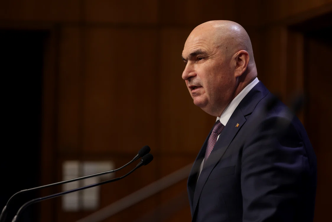 Prim-ministrul Ilie Bolojan susține o conferință de presă despre noile măsuri fiscale, la Palatul Victoria din București.  FOTO Inquam Photos / George Călin