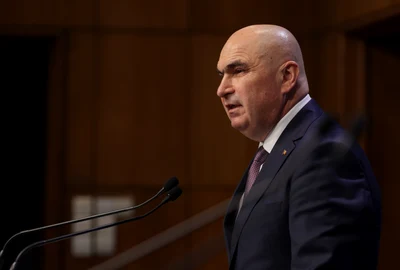 Prim-ministrul Ilie Bolojan susține o conferință de presă despre noile măsuri fiscale, la Palatul Victoria din București.  FOTO Inquam Photos / George Călin