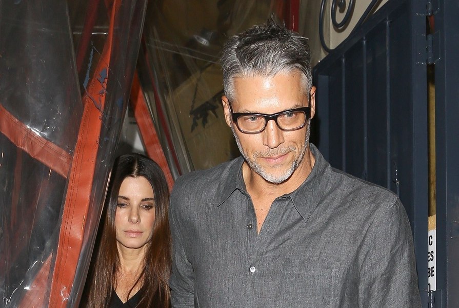 Bryan Randall, partenerul actriţei Sandra Bullock, a murit la 57 de ani din cauza unei afecţiuni neurodegenerative