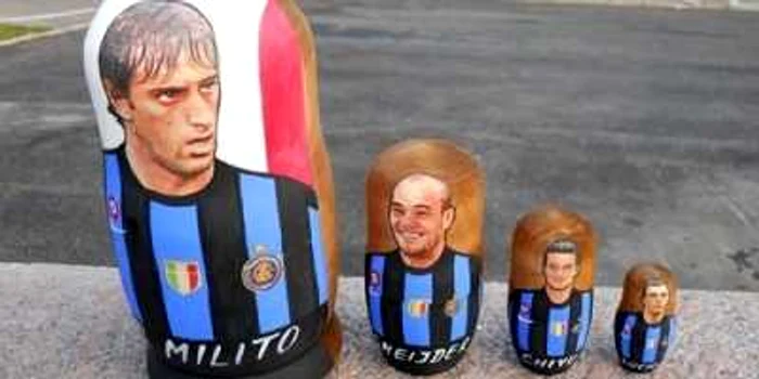 Matrioşka "Chivu", alături de coechipierii săi Milito, Sneijder şi Lucio