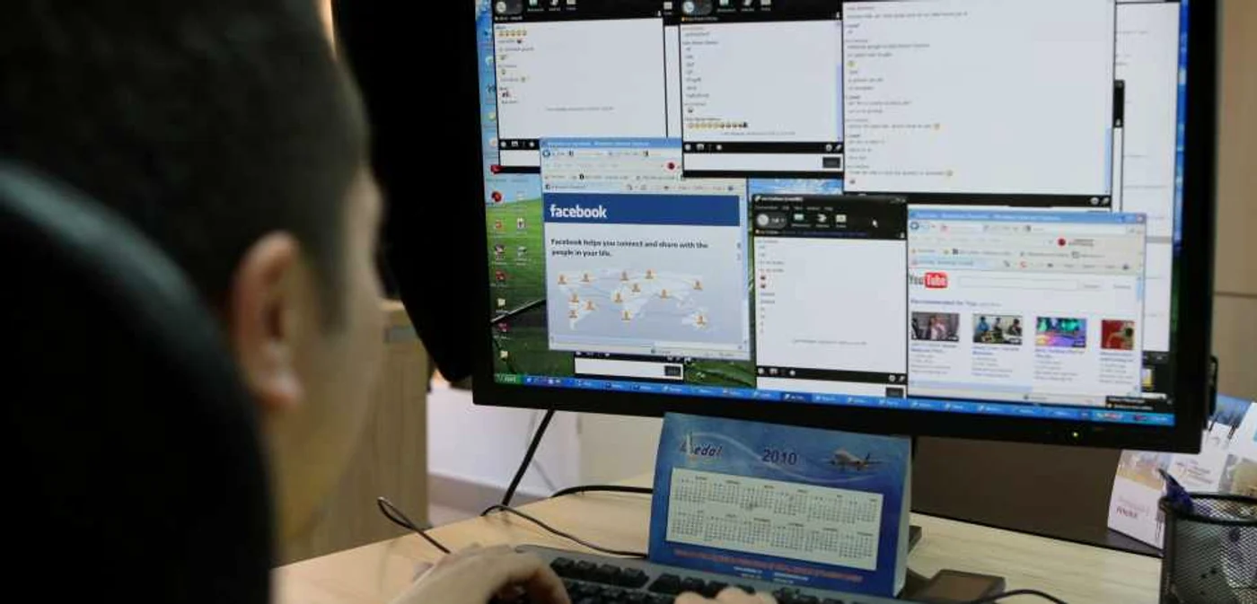 Aplicaţia poate accesa contul de Facebook şi poate crea bloguri în numele persoanei infectate FOTO Adevărul