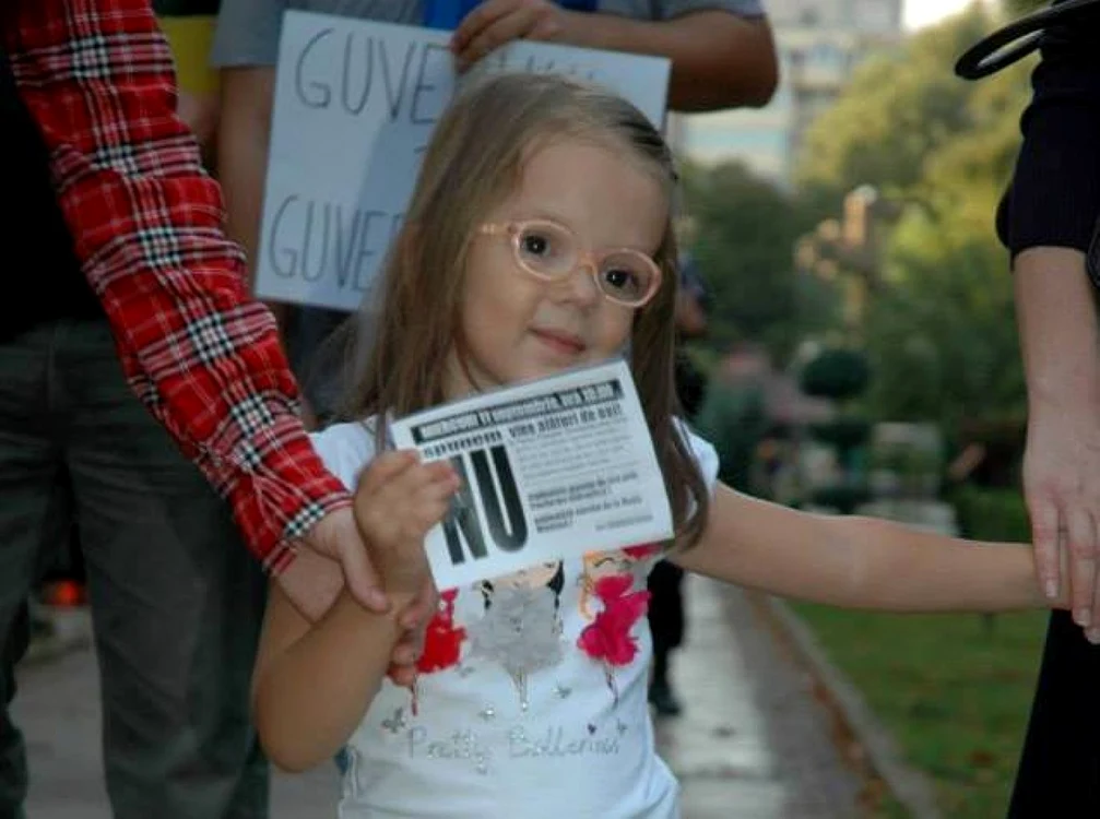 Cel mai mic protestatar de la manifestaţia din Constanţa FOTO A.C.
