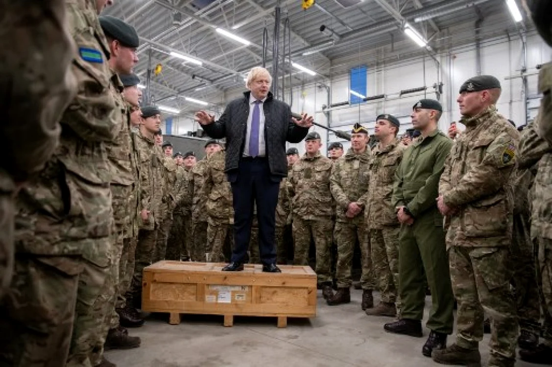 Boris Johnson vizita de Craciun la trupele britanice din Estonia FOTO AFP