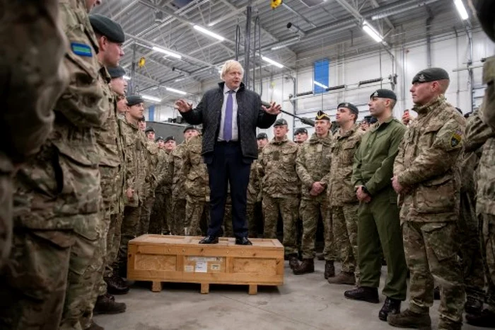 Boris Johnson vizita de Craciun la trupele britanice din Estonia FOTO AFP