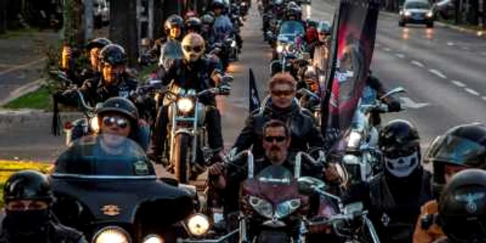 Motocicliştii au defilat pentru filmul "Ultimul zburător" FOTO InterCom Film