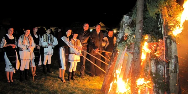 Braşov: Focul lui Sumedru, la Bran. Foto: Bogdan Crăciun