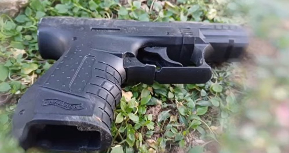 Bărbat din Dolj, reţinut după ce a tras cu un pistol şi a rănit o persoană. Agresorul deținea arma în mod ilegal