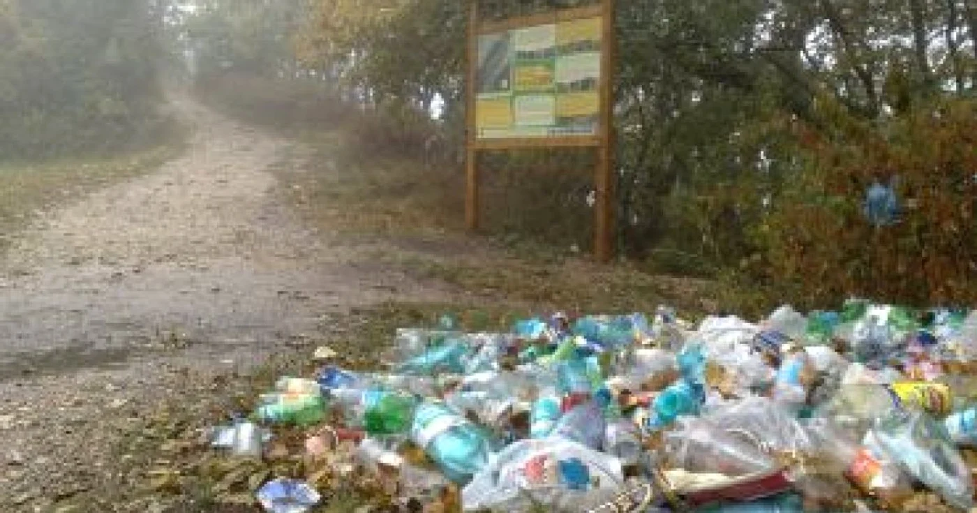 Braşov: Mii de pet-uri, „oferta turistică“ de pe Tâmpa