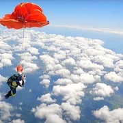 parasutist suspendat in aer Captura video YouTube ATSB jpg