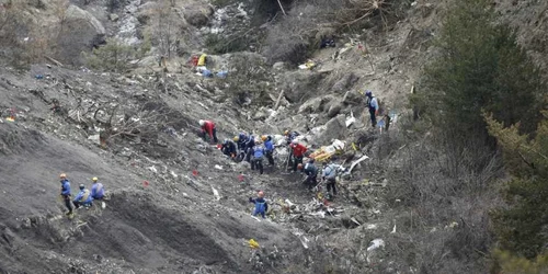 avion prabusit in franta resturi aeronava FOTO AP