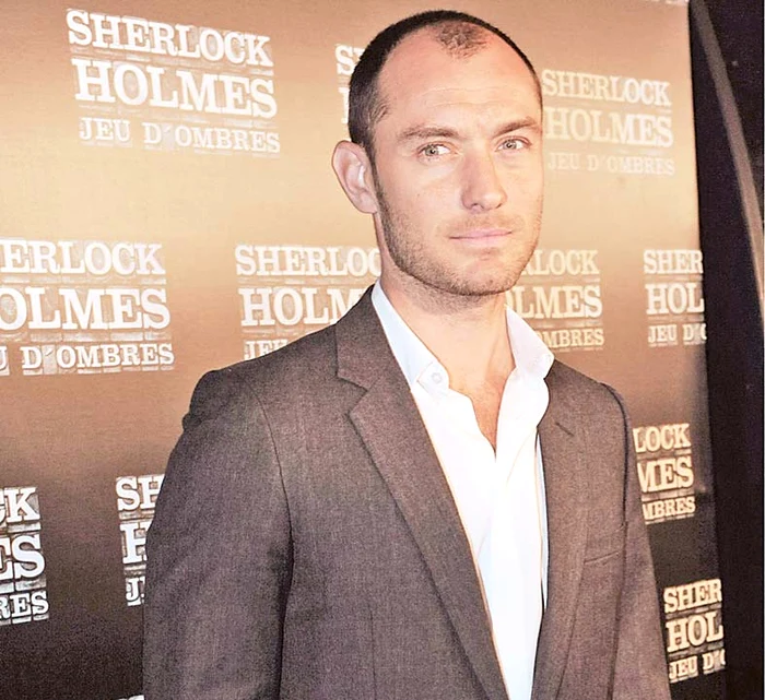 
    Cântăreaţa Catherine Harding  