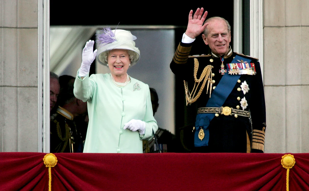 
    Prinţul Philip, omul care i-a fost alături reginei Elisabeta a II-a,mai bine de 73 de anifoto: GettyImages  