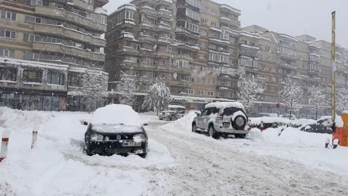 Oraşul este îngropat în zăpadă Foto: Angela Sabău