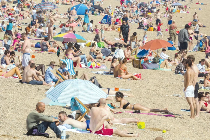 Marea Britanie. Plaja din Hackney Marshes, din estul Londrei, luată cu asalt la 28 de grade Celsius