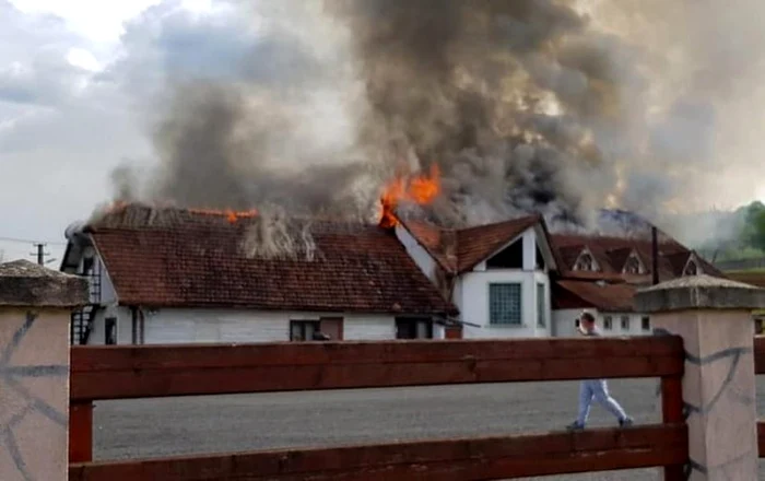 Incendiu. FOTO: ISU Hunedoara.