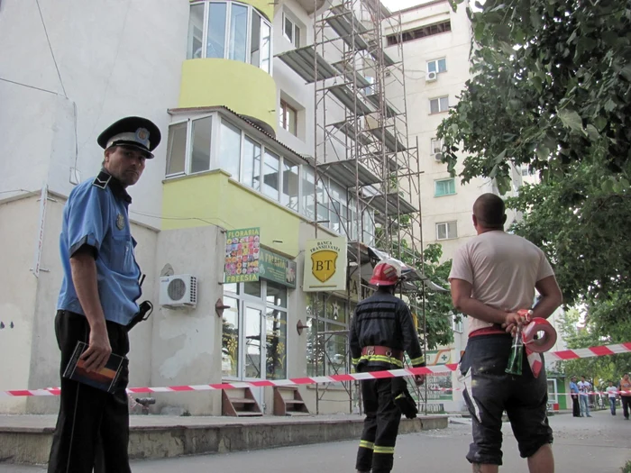 La faţa locului au sosit echipaje al Poliţiei Locale şi pompierilor FOTO:adevarul