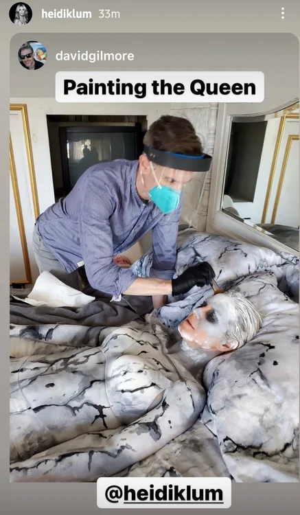 Martie 2002 Formele ei  voluptuoase  întorceau  toate  capetele