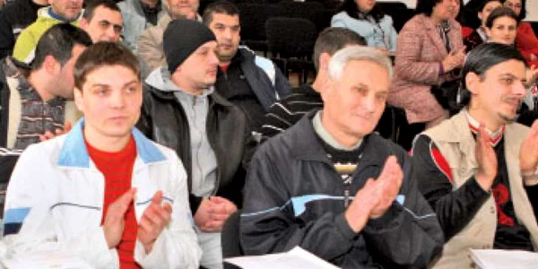 FOTO Cenaclu la „Mititica“