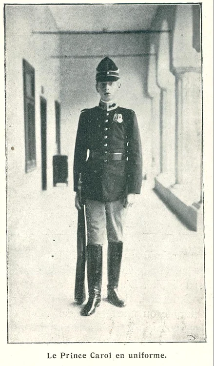 Principele Carol, viitorul rege Carol al II lea, va trece formal prin Şcoala Fiilor de Militari de la Iaşi şi Şcoala de Ofiţeri din Bucureşti, în 1909 jpeg