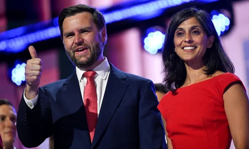 JD VAnce sotie/ FOTO:X/@DisavowTrump20