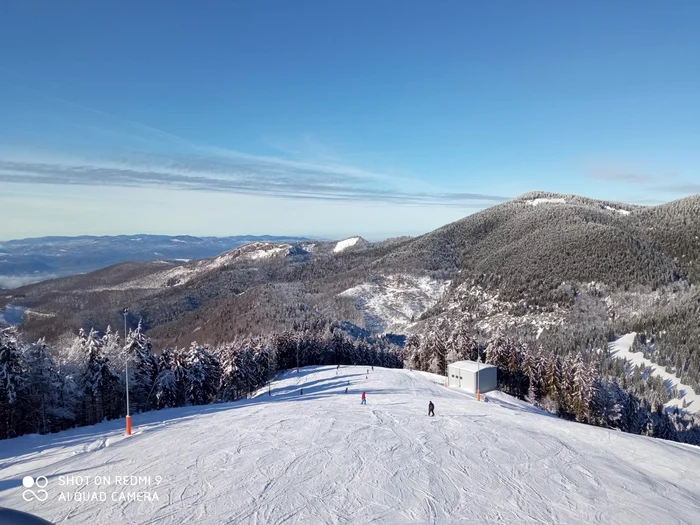 Amatorii de schi au camere web live pentru a vedea starea pârtiilor din Bihor