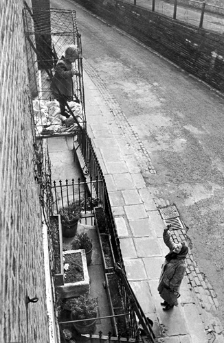 Cel de la care a pornit această ideea a fost Dr. Luther Emmett Holt / Foto: RareHistoryPhotos