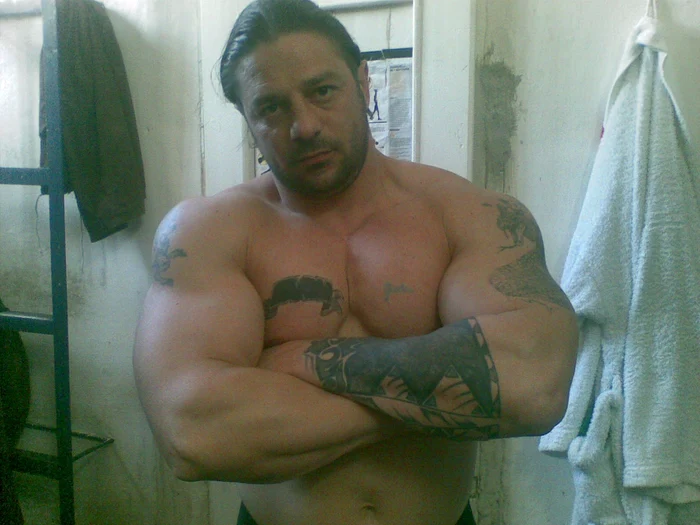 Deţinutul italian „trage de fiare“ la închisoare