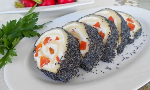 Rulada de cascaval in crusta de mac jpeg