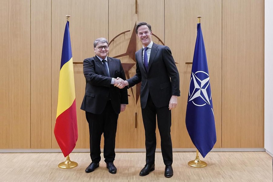 Ministrul Emil Hurezeanu s-a întâlnit cu secretarul general al NATO, Mark Rutte. „România şi-a respectat angajamentele în materie de cheltuieli pentru apărare”
