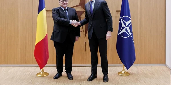 Emil Hurezeanu şi Mark Rutte, 28 ian 2005, sursa MAE jpeg