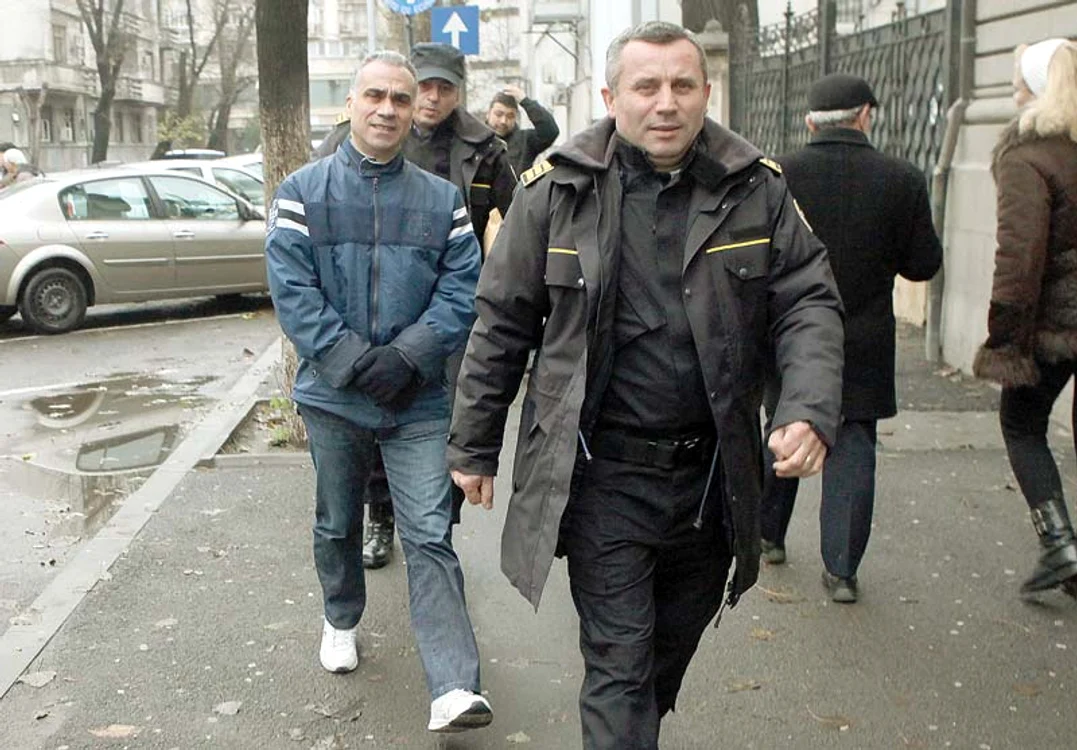 Paznicul blocului unde locuia Diana e în închisoare, dar se vrea în libertate