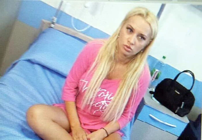 
    Simona, alias  Pamela de România,  a trecut cu bine  peste operațiecaptura: click!tv  