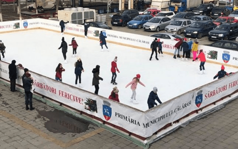Surpriza iernii în Olt: patinoar la Caracal. Cât va fi deschis și la ce costuri
