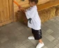 Micuțul Zian e cel mai fericit în natură, cu animalele alături