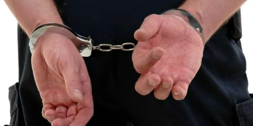 Ghinionul i-a lovit pe cei doi bărbaţi la scurt timp după ce au dat spargerea