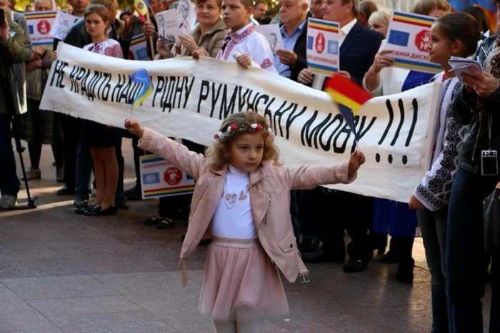 Manifestaţie în sprijinul limbii române a românilor din Ucraina