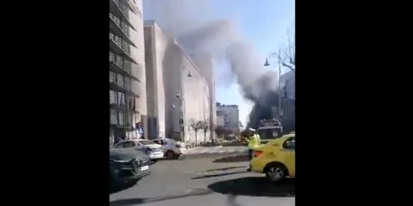 o-masina-a-luat-foc-bucuresti