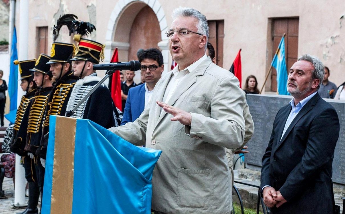 Ungaria reinstalează în Transilvania steagurile secuieşti date jos prin decizie judecătorească, în dispreţul total al autorităţilor române / În imagine, vicepremierul Ungariei, Semjén Zsolt