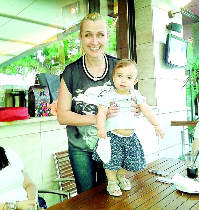 Vileta a serbat sâmbătă 43 de ani și a petrecut cu băieții și fiica ei, Iuvenalia (FOTO: ARHIVA PERSONALĂ)