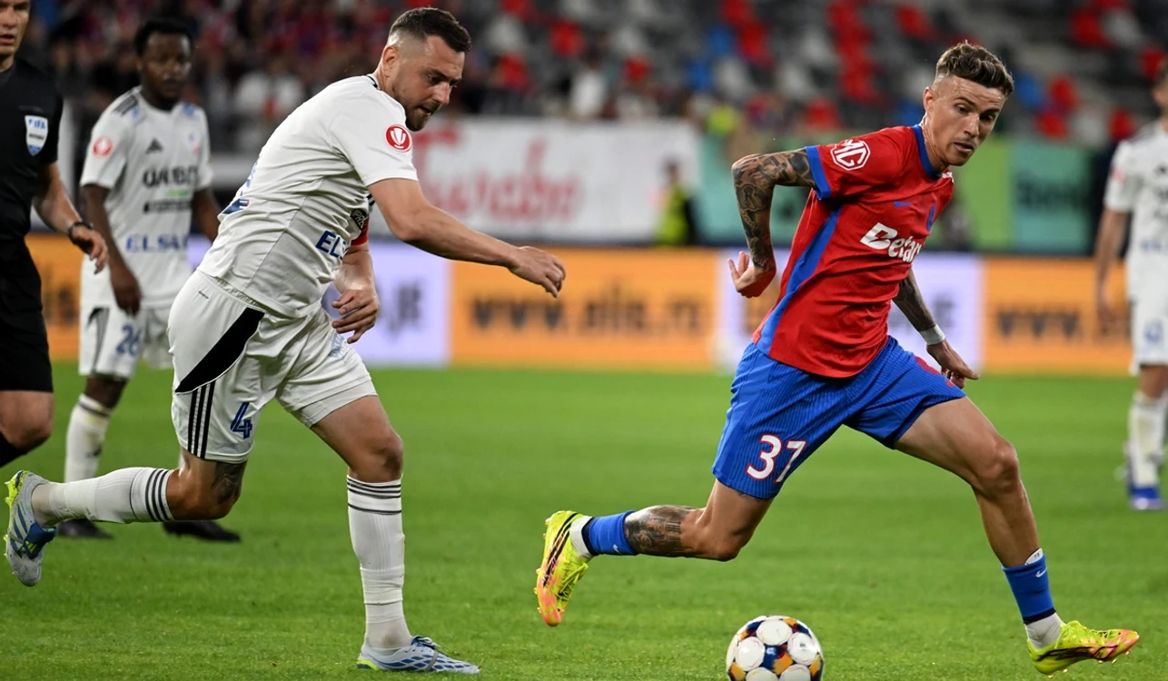 Octavian Popescu (dreapta) a marcat golul calificării în finala barajului (FOTO: Sportpictures)