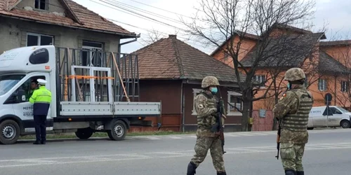 Armata şi Politia pe strazile din Bistrita FOTO Prefectura BN