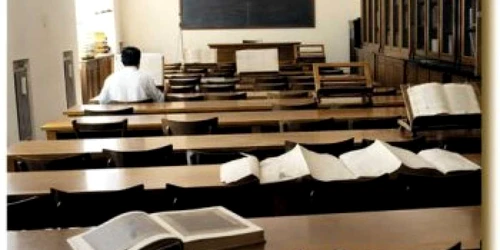 Şcolile se desfiinţează pentru că nu mai sunt copii