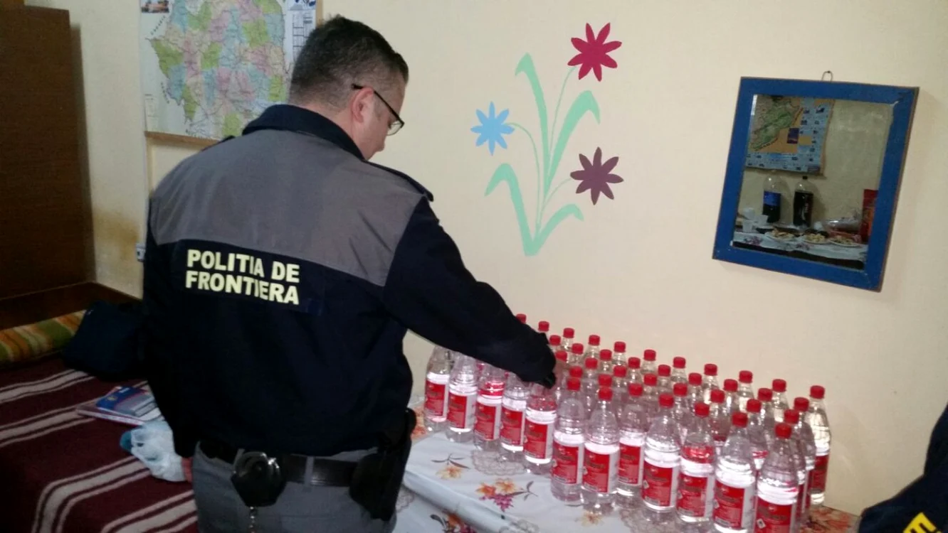 Întreaga cantitate de alcool a fost confiscată de poliţiştii de frontieră orşoveni FOTO STPF Mehedinţi