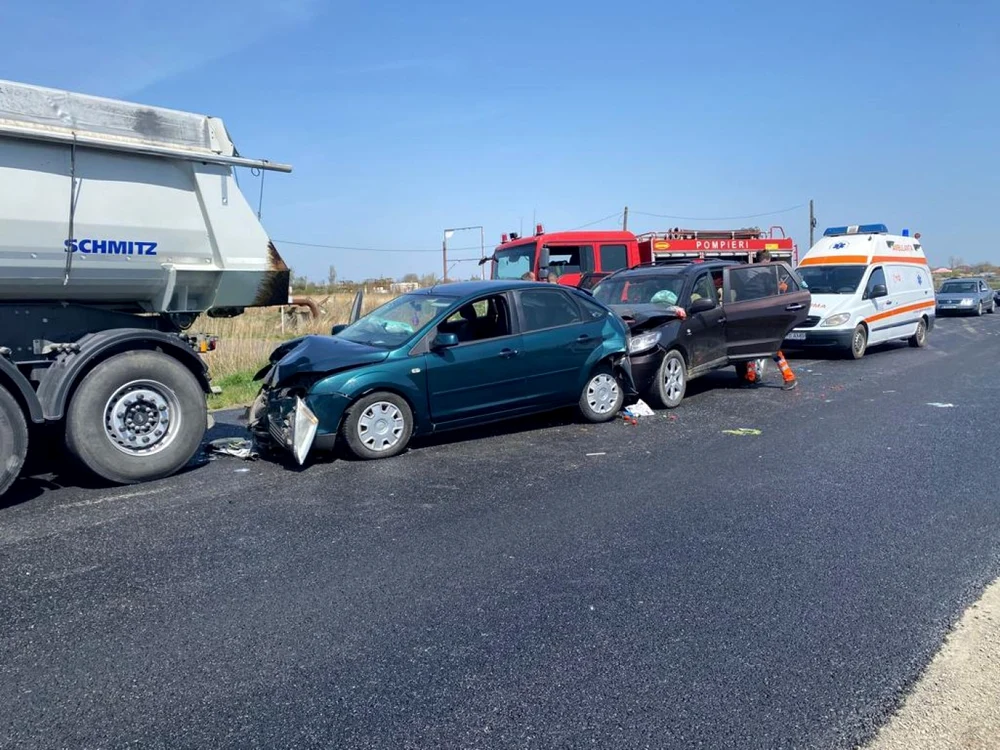 Şapte persoane au fost rănite în accident FOTO ISU Ialomiţa