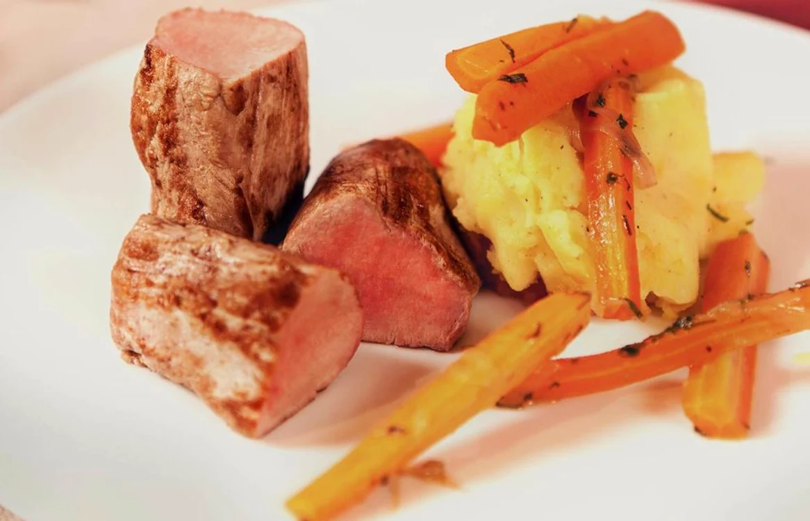 Muschiulet de porc cu tarhon si piure de cartofi jpeg